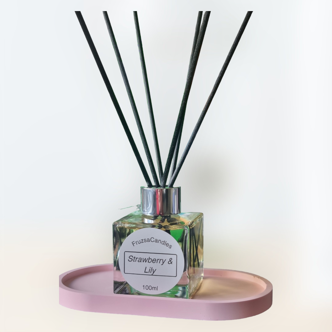 Luxury Strawberry & Lily scented Reed Diffuser / 100ml