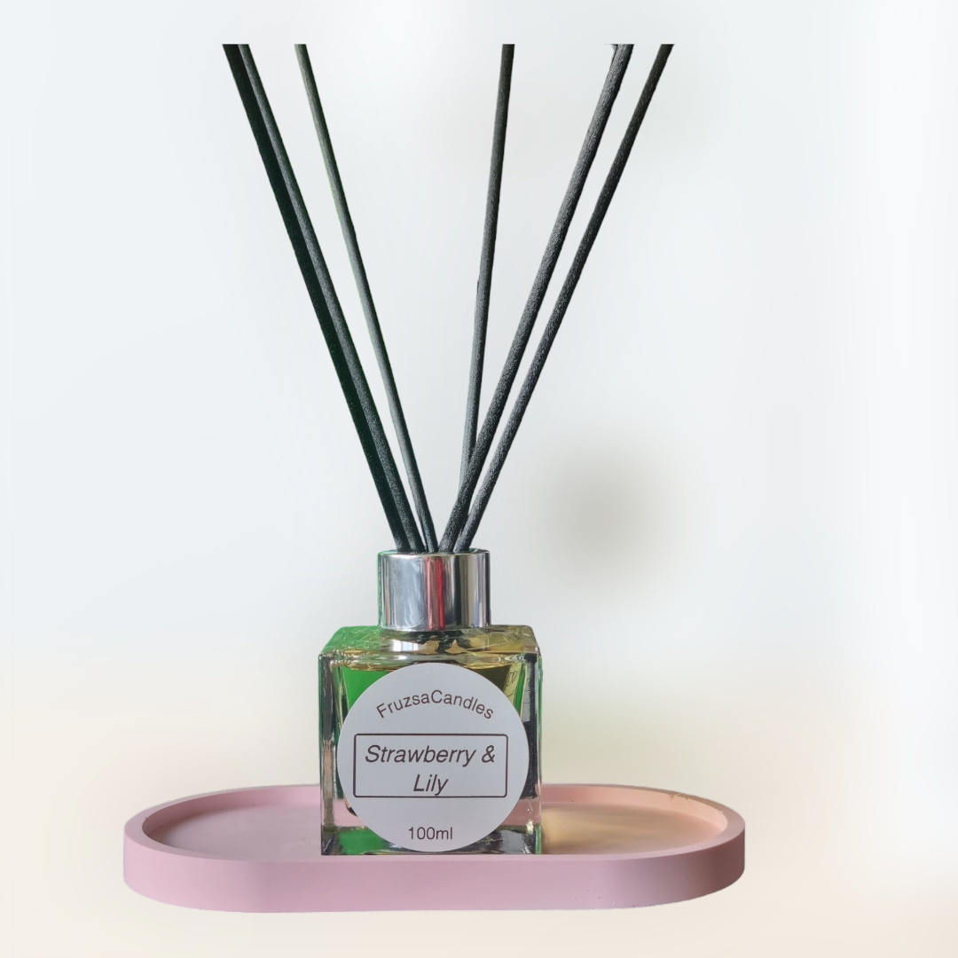 Luxury Strawberry & Lily scented Reed Diffuser / 100ml